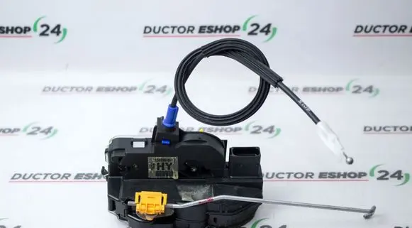 Opel Mokka Front door lock 13579518HY 13579518