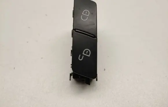 Mercedes-Benz E W212 Central locking switch button A2048706310