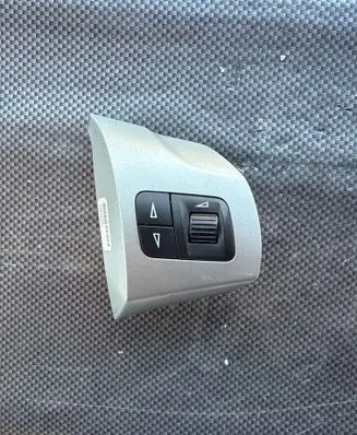 Opel Corsa D Steering wheel buttons/switches 13222332