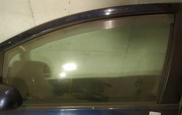Toyota Yaris Front door window glass four-door as2