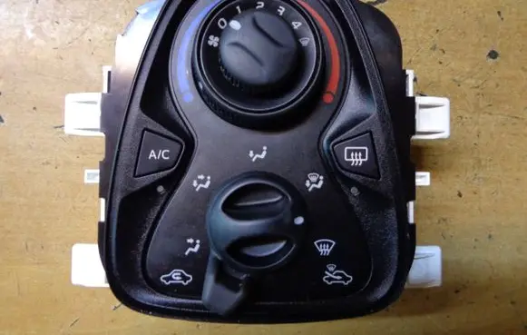 Toyota Aygo AB40 Climate control unit 55900YV030 B1068118 B000737077
