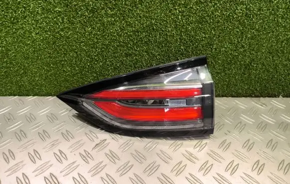 Tailgate rear/tail lights