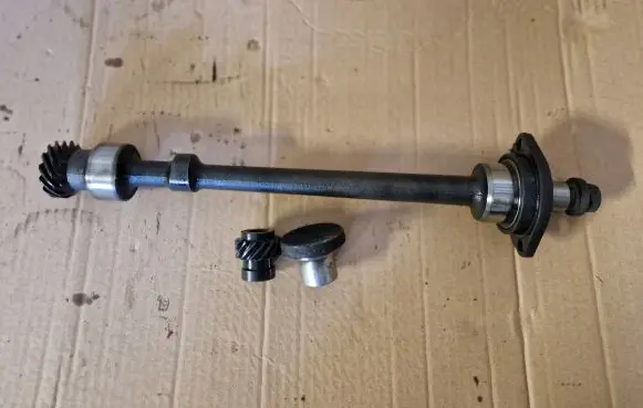 Volkswagen Golf II Balance shaft 027115027 056115019B