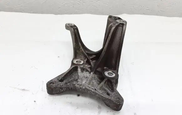 Dodge Nitro Engine mounting bracket 20513136F