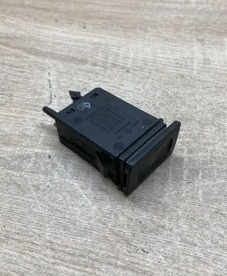 Volkswagen Golf IV Windscreen/window heater switch 1J0953235J