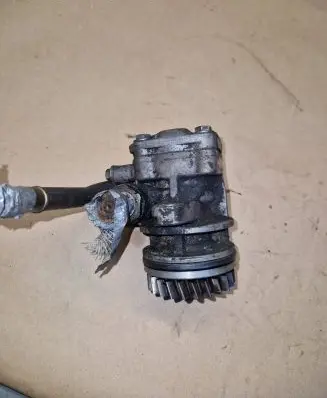 Volkswagen Transporter - Caravelle T5 Power steering pump 7E0422153