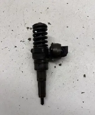 Volkswagen PASSAT B6 Fuel injector 038130073BQ 0414720312