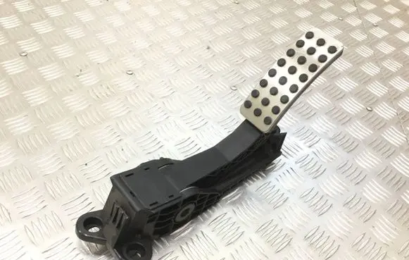 Mercedes-Benz ML W164 Accelerator throttle pedal A1643000104