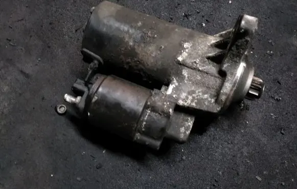 Volkswagen Golf IV Starter motor 000112006