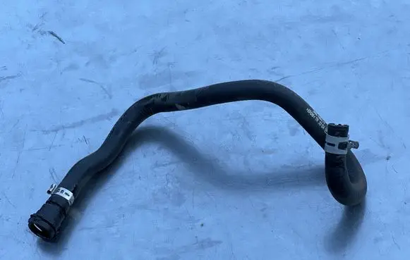 Engine coolant pipe/hose