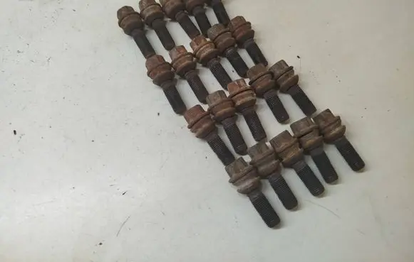Volkswagen Transporter - Caravelle T5 Nuts/bolts 