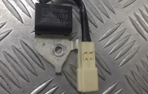 Toyota Avensis T250 Sound amplifier 90080-88002