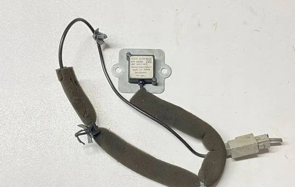 Nissan Pathfinder R51 Aerial GPS antenna 25975EA100