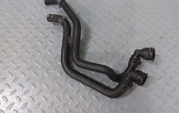 Skoda Kamiq Engine coolant pipe/hose