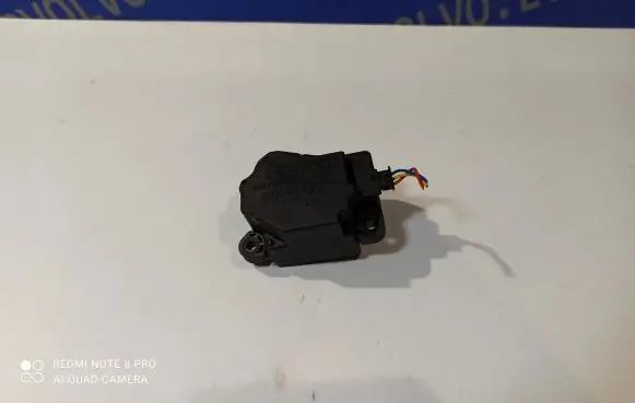 Volvo V70 A/C air flow flap actuator/motor 30676511 051028