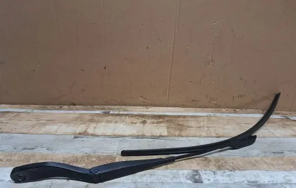 Volvo V50 Front wiper blade arm 31253996