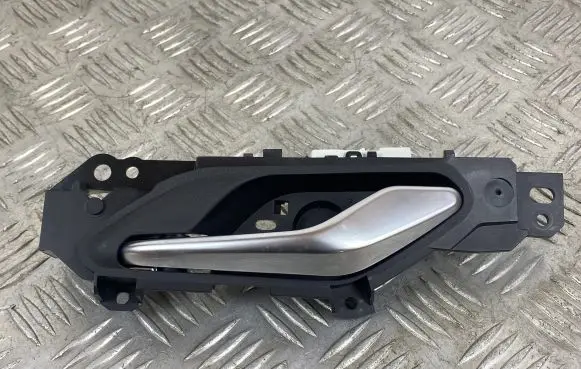 Jeep Grand Cherokee WL Front door interior handle 6PV31TRMAA