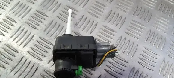 Headlight level adjustment motor