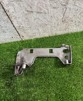 Mercedes-Benz C AMG W205 Intercooler pipe mounting bracket A1770902741