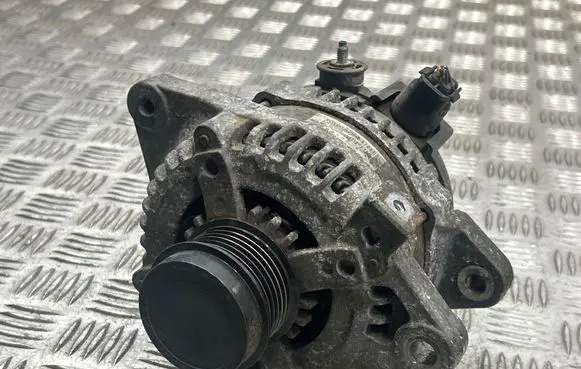 Toyota Avensis T270 Generator/alternator 1042102180