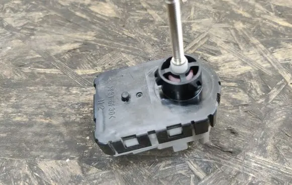 Mazda 6 Headlight level adjustment motor 100217C1
