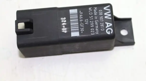 Skoda Octavia Mk2 (1Z) Glow plug pre-heat relay 038907281D