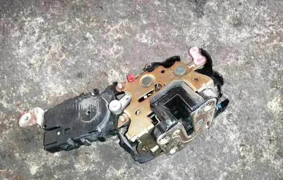 Subaru Outback Front door lock