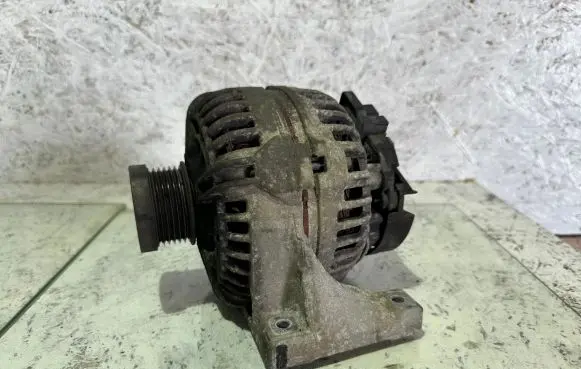 Volvo XC90 Generator/alternator 30667788 0124625024