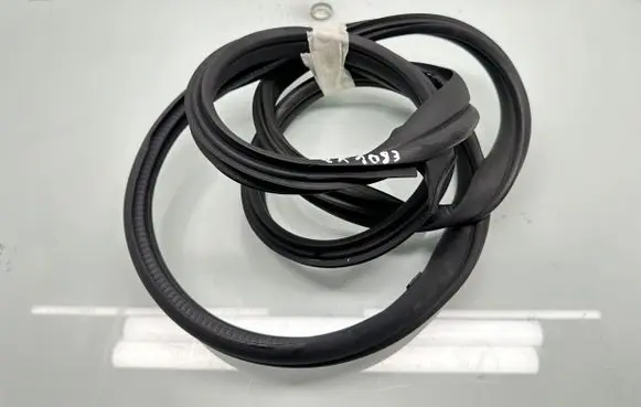 Mercedes-Benz CLS C218 X218 Front door rubber seal 13073