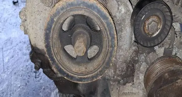 Mitsubishi Outlander Crankshaft pulley 