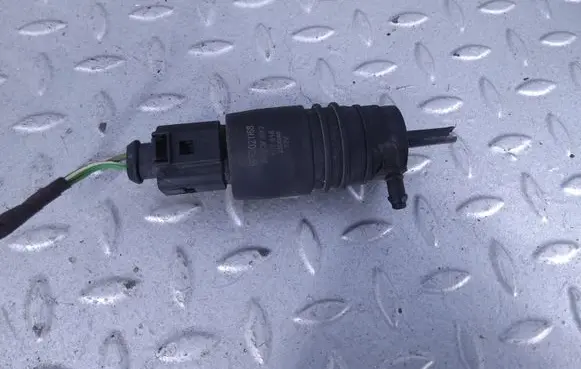Audi TT TTS Mk2 Windscreen/windshield washer pump 3B7955681