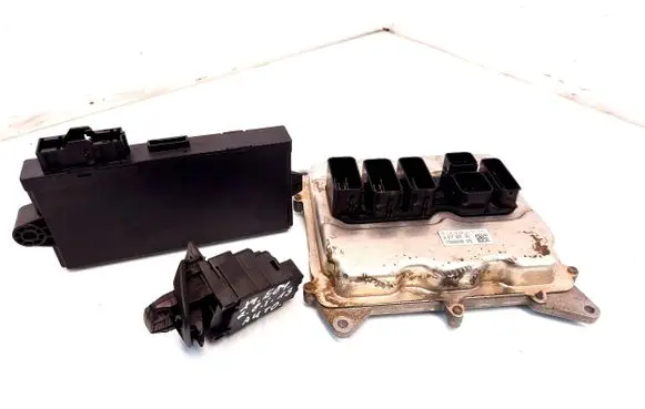 BMW X1 E84 Engine ECU kit and lock set 8617570 0261S09745 170069066