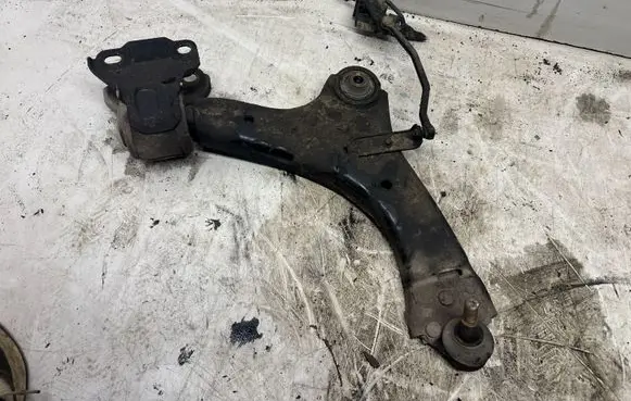 Volvo V70 Front lower control arm/wishbone