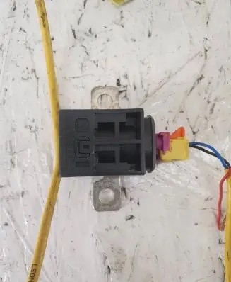 Audi A6 S6 C6 4F Battery relay fuse 4F0915519