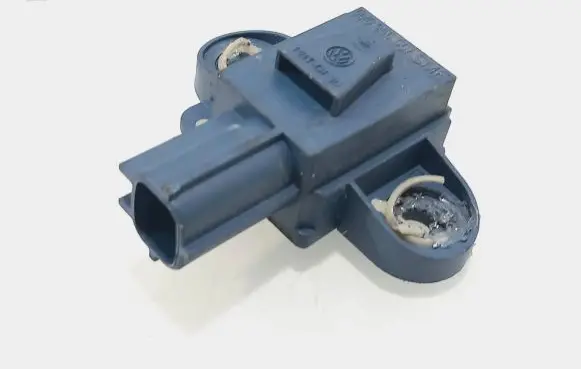 Volkswagen Golf Plus Airbag deployment crash/impact sensor 5M0955557