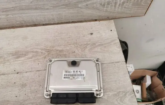 Audi A4 S4 B6 8E 8H Engine control unit/module 8E0907401M