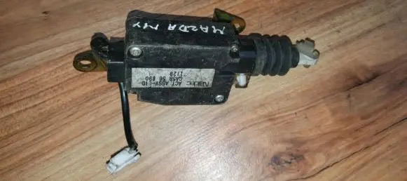 Mazda MX-6 Central locking motor GA5R56890