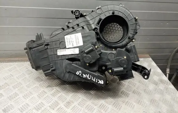 Chrysler Pacifica Interior heater climate box assembly housing P68230081AF