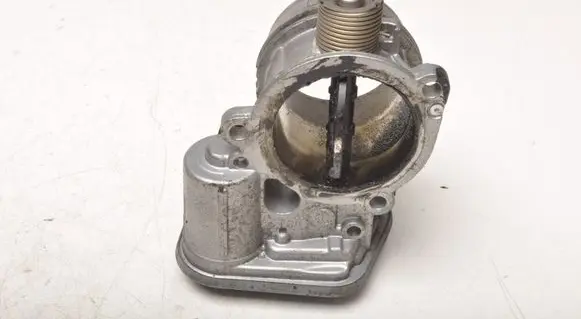 BMW 1 E82 E88 Electric throttle body valve 780437304