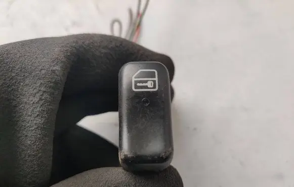 Central locking switch button