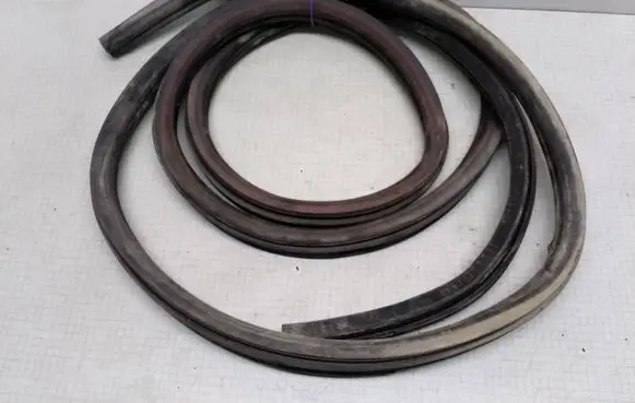Volkswagen Transporter - Caravelle T4 Rubber seal front coupe door window 