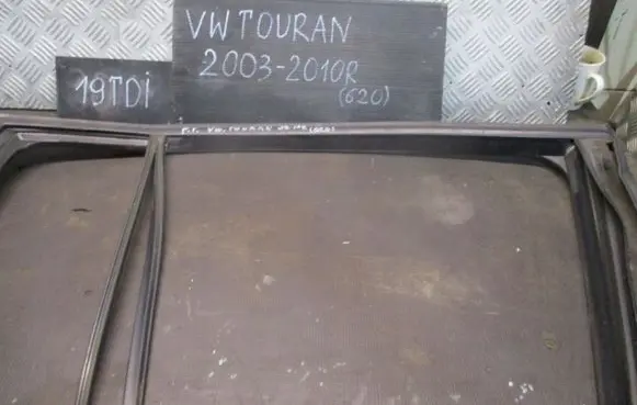 Volkswagen Touran I Rubber seal loading door 
