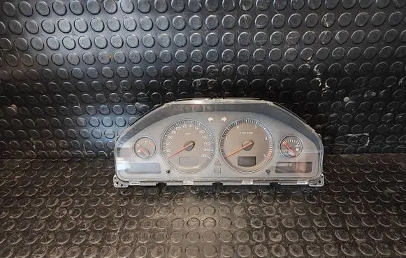 Volvo V70 Speedometer (instrument cluster) 30746102