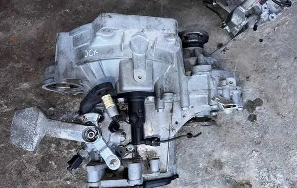 Volkswagen PASSAT B6 Manual 5 speed gearbox JCX