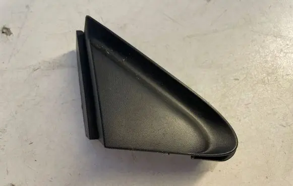 Fender trim (molding)
