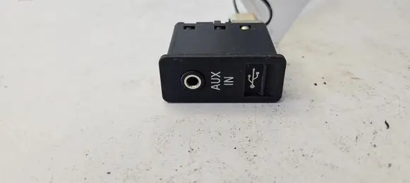 BMW 3 E90 E91 AUX in-socket connector 9129651