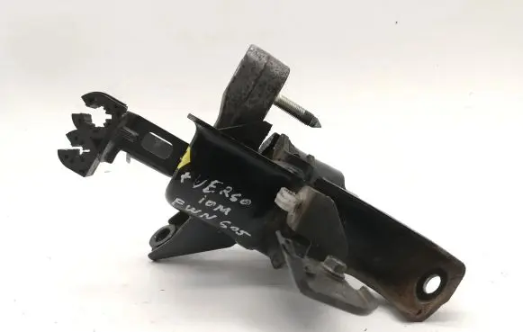 Toyota Verso-S Engine mount bracket