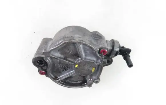 Ford Focus Vacuum pump D1561C1