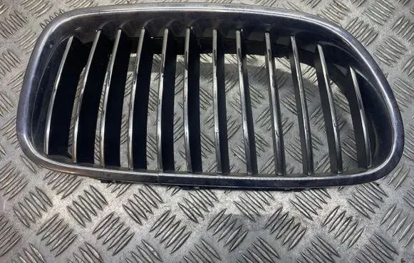 BMW 5 E60 E61 Front grill 51137200728 7203650 7261356