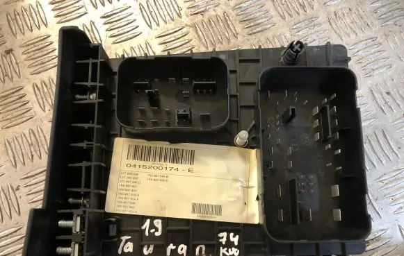 Volkswagen Touran I Fuse box set 1K0937804B 340000392044 L1T000034